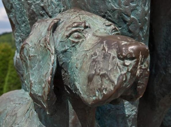 Hund von Wilhelms von Oranien Statue